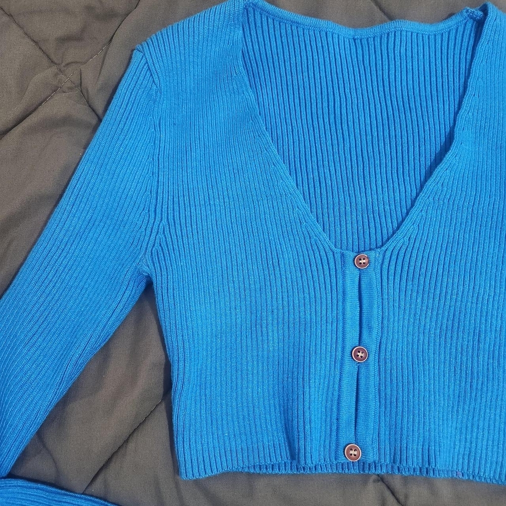 Blue Ribbed V-Neck Button-Up Women's Top - Picture 2 of 3